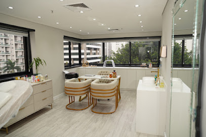 Dra. Aline Rocha - Aesthetic Center