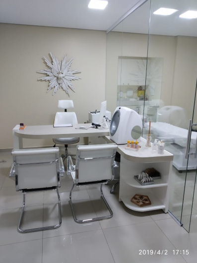 Dra. Kathia Reys, Dermatologista