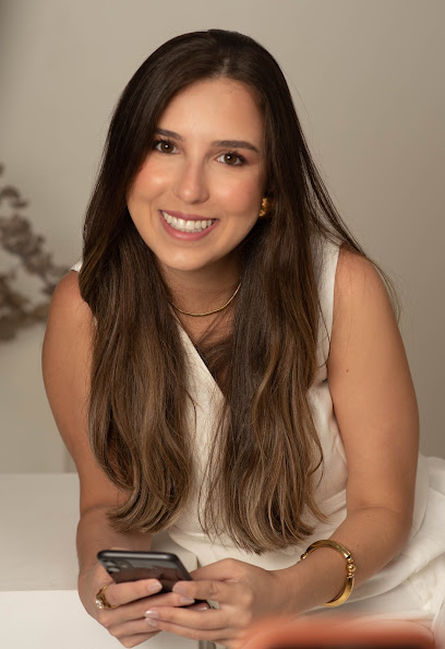 Dra. Lívia Pereira